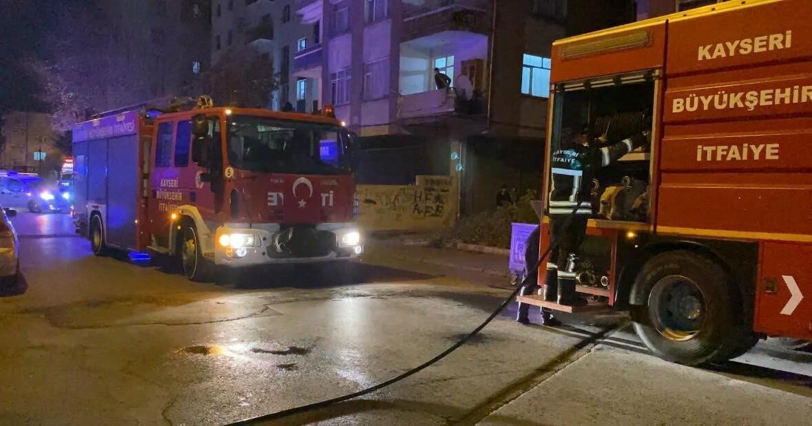 Kayseri'nin Kocasinan ilçesindeki bir 3 katlı binanın bodrum katında çıkan