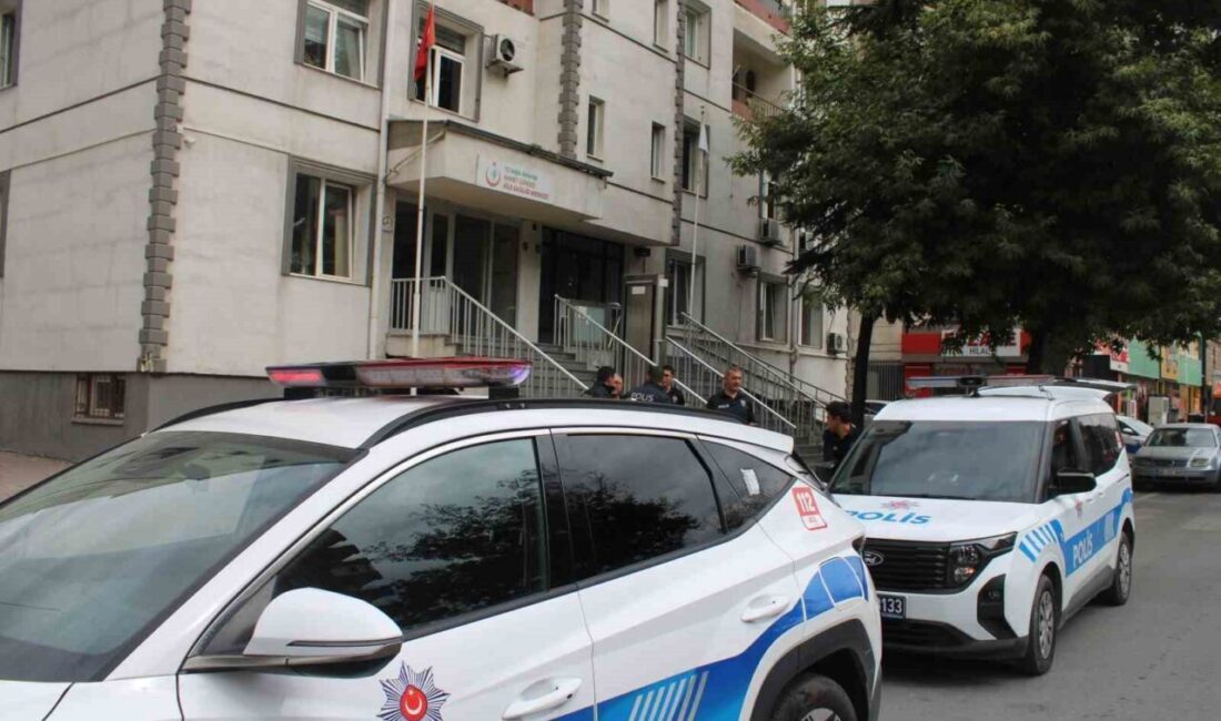 Kayseri’de Aile Sağlığı Merkezinde Sıra Kavgasında Üç Kişi Yaralandı Kayseri Melikgazi'deki bir aile sağlığı merkezinde hastalar arasında yaşanan sıra