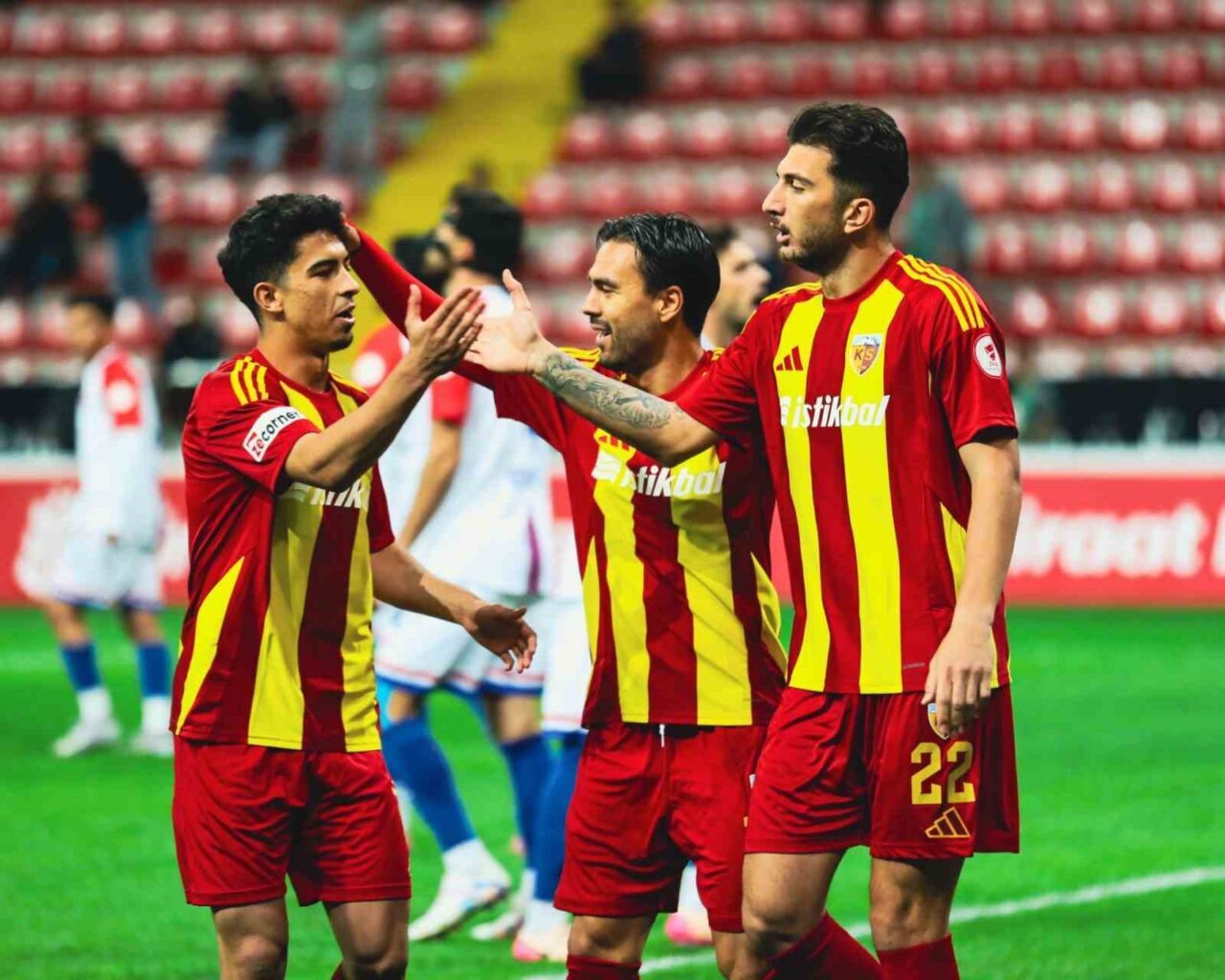 Kayserispor, Süper Lig'de bu sezon halen galibiyet yüzü göremedi. Sarı-kırmızılı