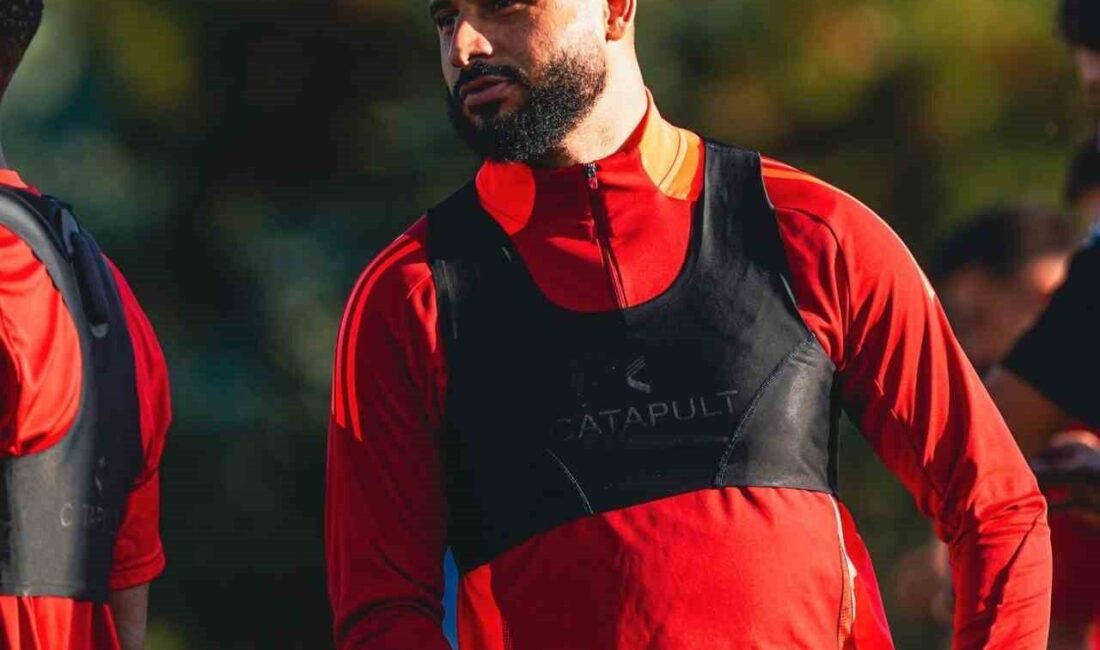 Youssef Ait Bennasser, Fatih Karagümrük Maçında Sakatlandı ve Dorukhan Toköz ile Yer Değiştirdi Kayserispor'un Faslı futbolcusu Youssef Ait Bennasser, Fatih Karagümrük maçı başlarken