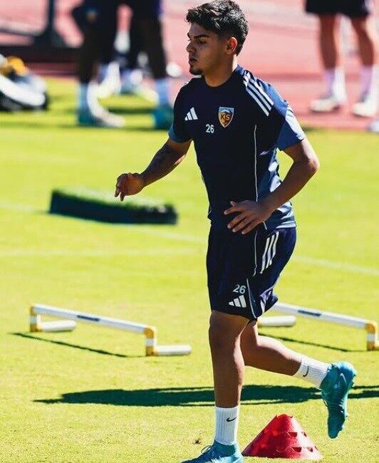 Kayserispor'un 2007 doğumlu yetenekli oyuncusu Burak Erkan, A takım kadrosuna