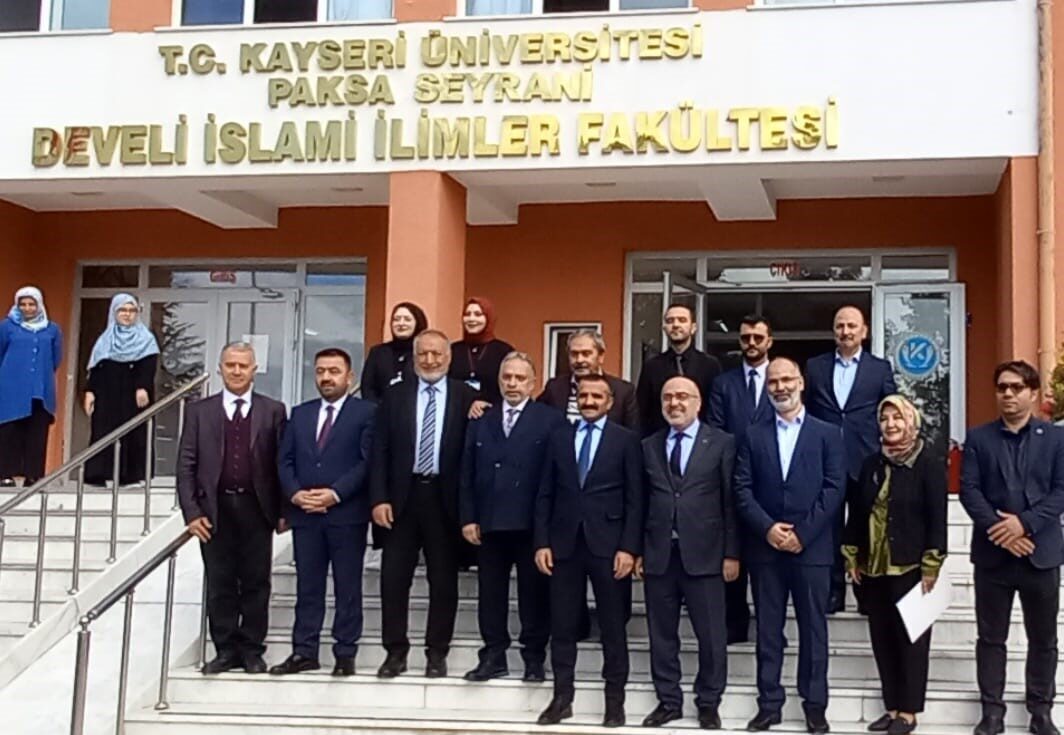 Kayseri Üniversitesi Develi Seyrani Kampüsü'nde, hayırsever Yaşar Ekincioğlu tarafından yaptırılan