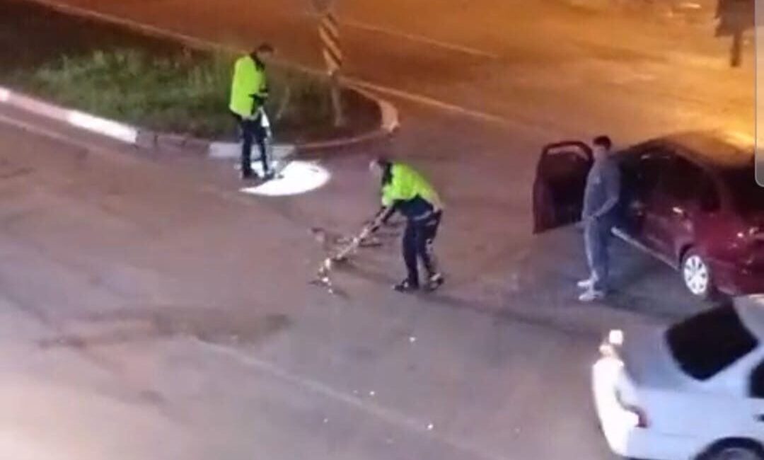 Kadirli ilçesinde iki otomobilin karıştığı maddi hasarlı kaza sonrası trafik