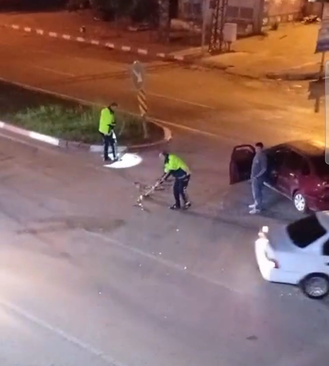 Kadirli ilçesinde iki otomobilin karıştığı maddi hasarlı kaza sonrası trafik