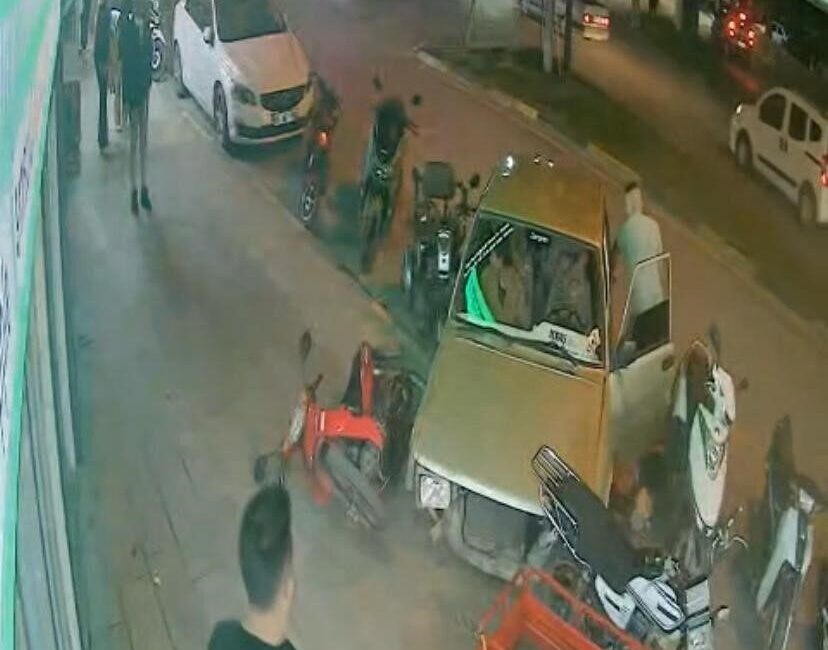 Manisa'nın Alaşehir ilçesinde A.A. (24), drift atarken kontrolünü kaybedip direğe