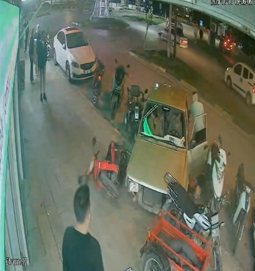 Manisa'nın Alaşehir ilçesinde A.A. (24), drift atarken kontrolünü kaybedip direğe