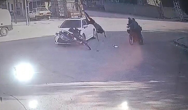 Hatay’da Motosikletin Otomobille Çarpışması Sonucu 4 Kişi Yaralandı