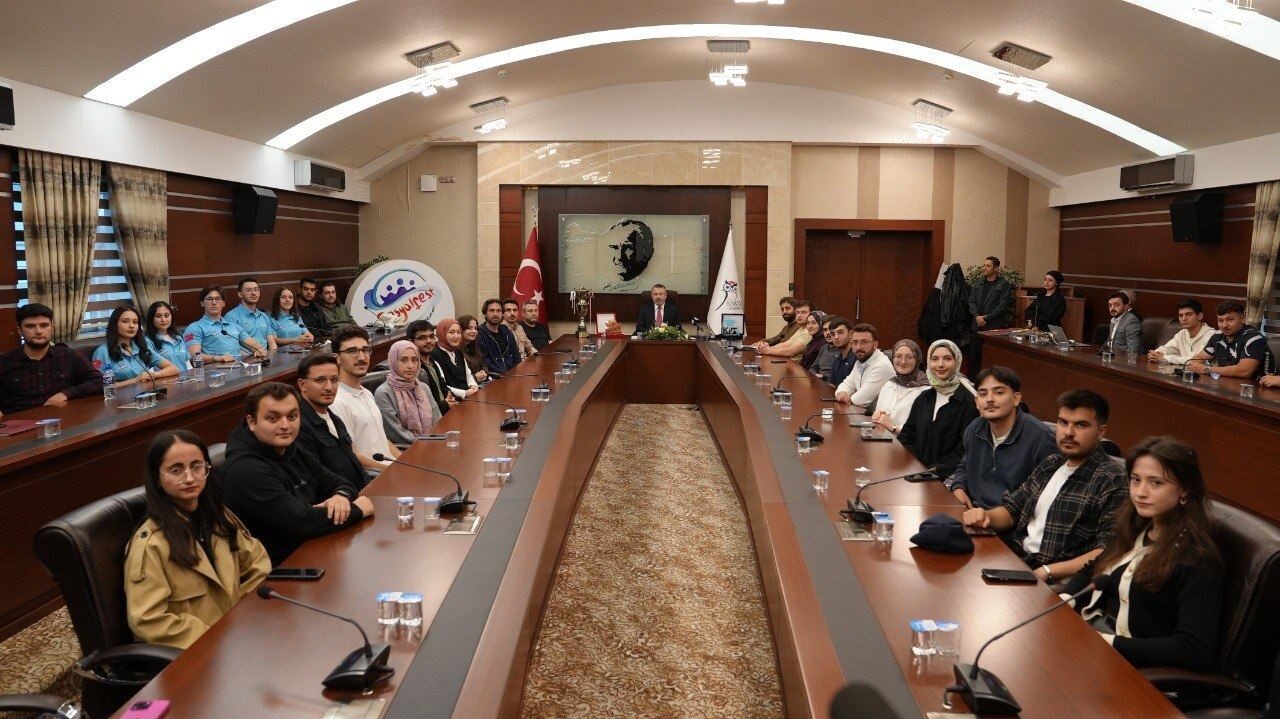 Karabük Üniversitesi Rektörü Prof. Dr. Fatih Kırışık, TEKNOFEST 2025'te başarı