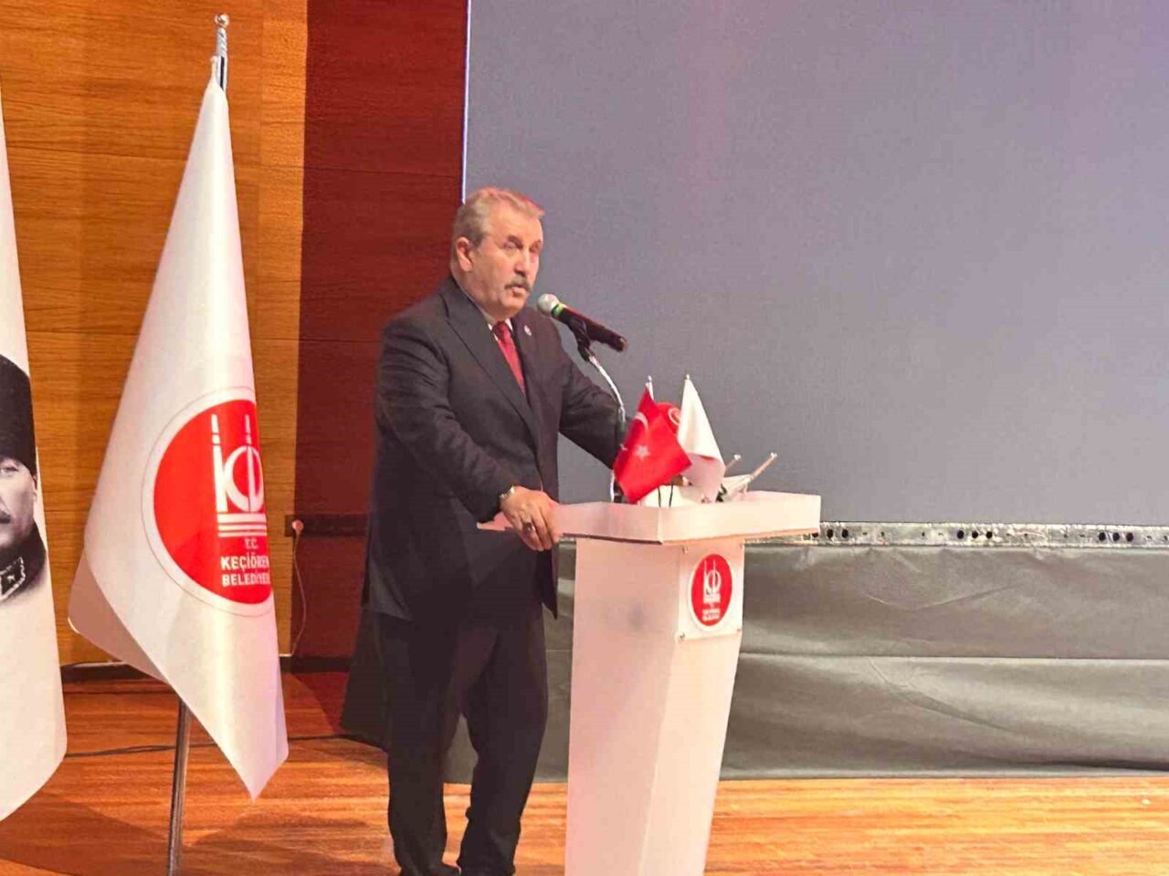 Keçiören'de, eski Gümrük ve Tekel Bakanı Gün Sazak için düzenlenen