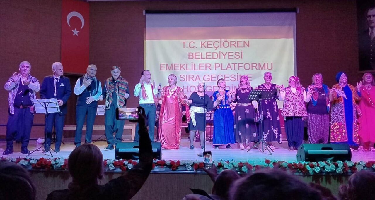 Keçiören Belediyesi Emekliler Platformu, Yunus Emre Kültür Merkezi'nde düzenlediği Sıra