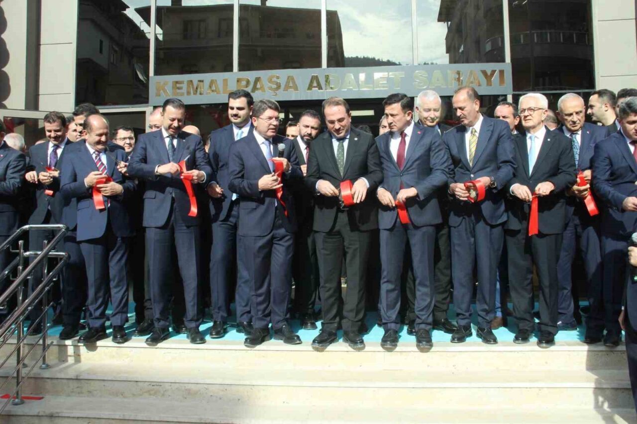 Adalet Bakanı Yılmaz Tunç, İzmir’deki Kemalpaşa Adalet Sarayı açılışında Türkiye'de