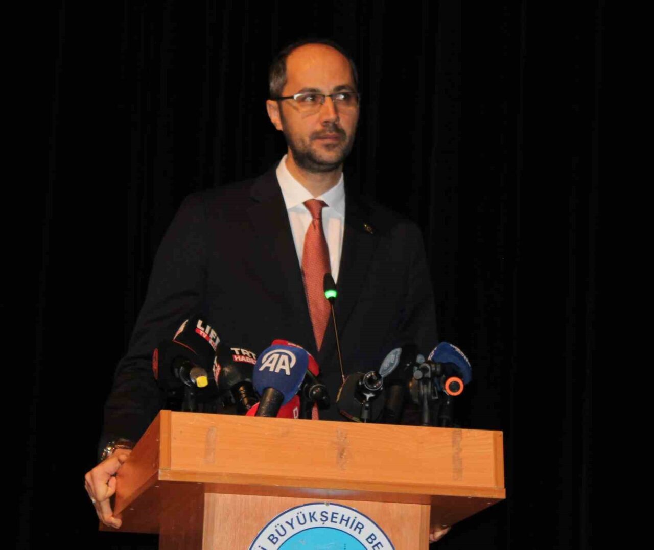 Kayseri'de düzenlenen 'Her Yönüyle Kentsel Dönüşüm Zirvesi'nde, Hakkı Alp, İstanbul’un