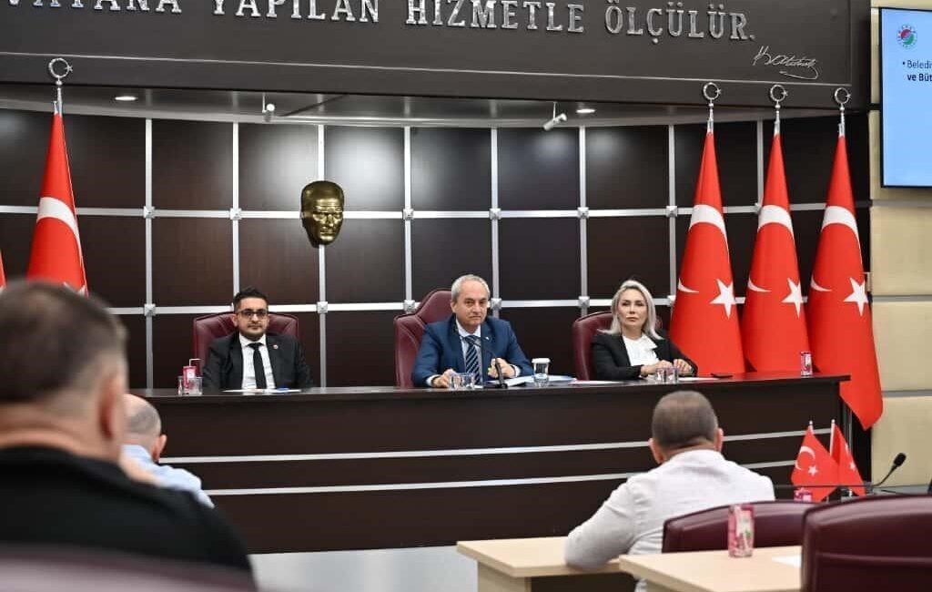 Kepez Belediye Meclisi'nin ekim ayı toplantısında, Başkan Mesut Kocagöz, 2024-2026