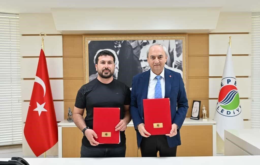 Kepez Belediyesi, Emrah İlbasan’ın desteğiyle Altınova Orta Mahallesi'nde 2 bin