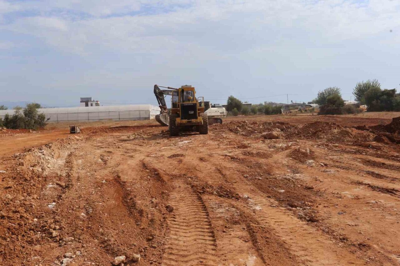 Kepez Belediyesi, Zeytinlik Mahallesi'nde yeni pazar alanı için zemin düzenleme