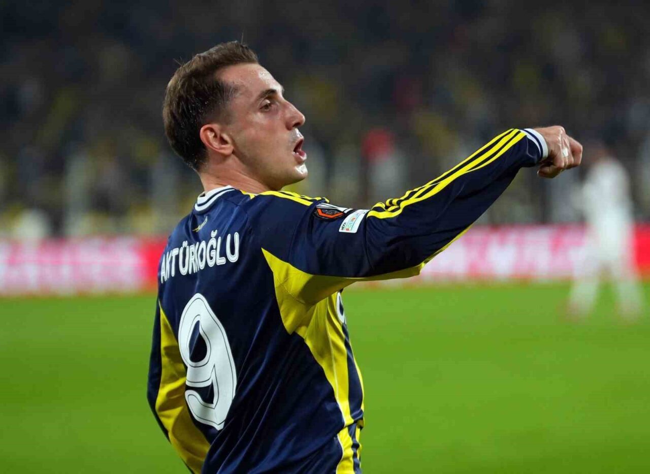 Fenerbahçe'nin milli futbolcusu Kerem Aktürkoğlu, UEFA Avrupa Ligi'ndeki Stuttgart maçıyla