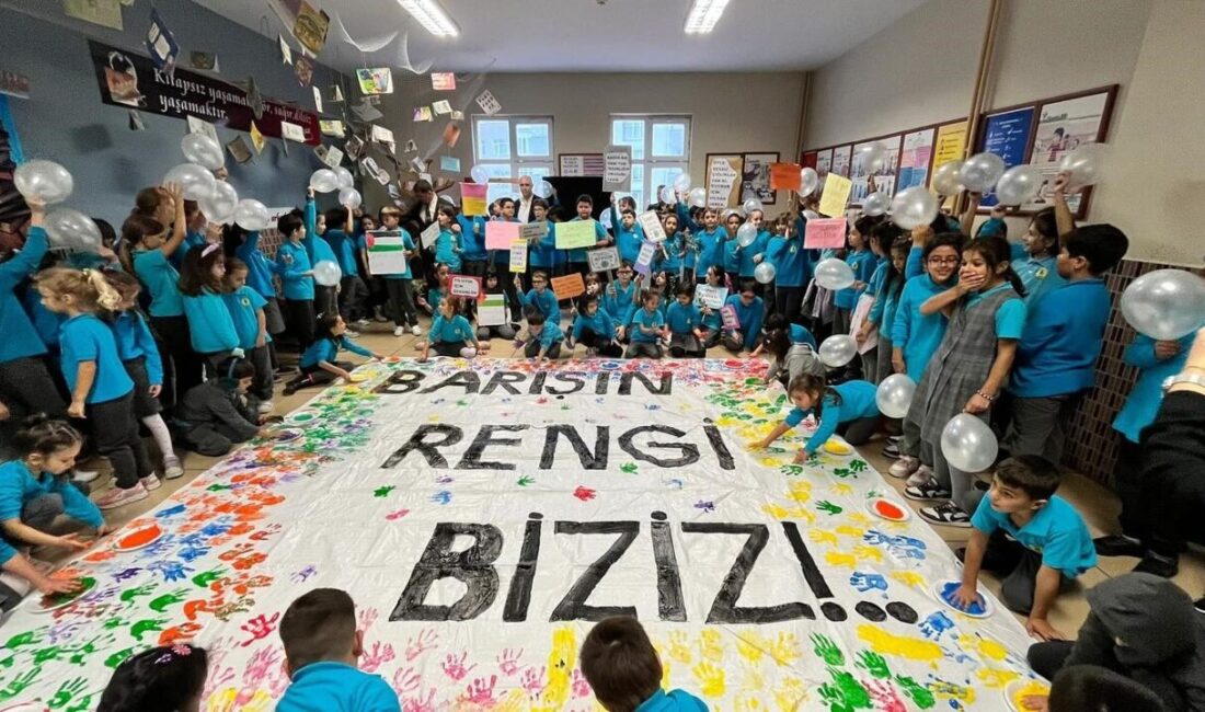 Edirne'nin Keşan ilçesinde düzenlenen "Filistin farkındalık" etkinliklerinde öğrenciler, Filistin'deki insani