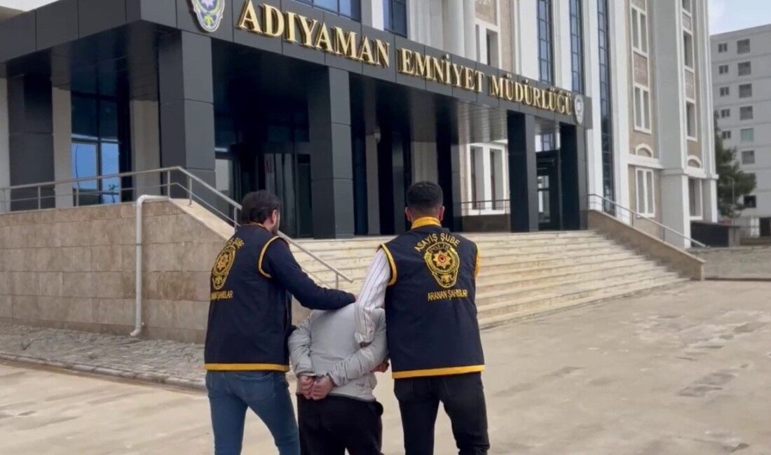 Adıyaman’da Hakkında 12 Yıl Hapis Cezası Bulunan Şahıs Polisi Tarafından Ele Geçirildi Adıyaman’da 12 yıl mahkumiyeti bulunan M.A., polis tarafından yakalanarak gözaltına