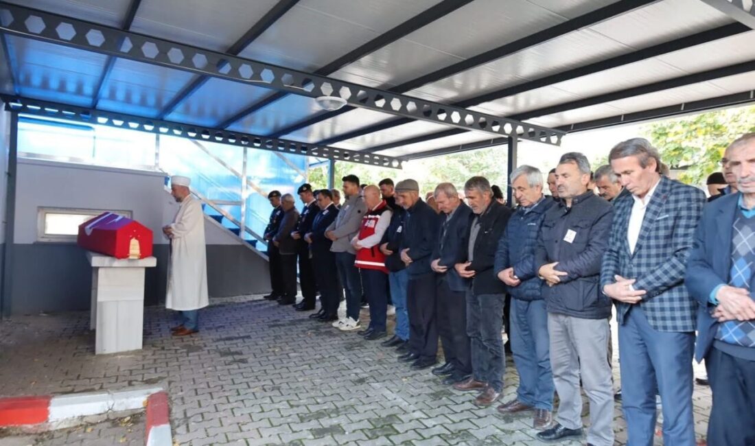 Kıbrıs Gazisi Ahmet Yaraş, Kırklareli’nde sonsuzluğa uğurlandı Kıbrıs Gazisi Ahmet Yaraş, Kırklareli'nde hayatını kaybetti. Vize ilçesinin Sergen