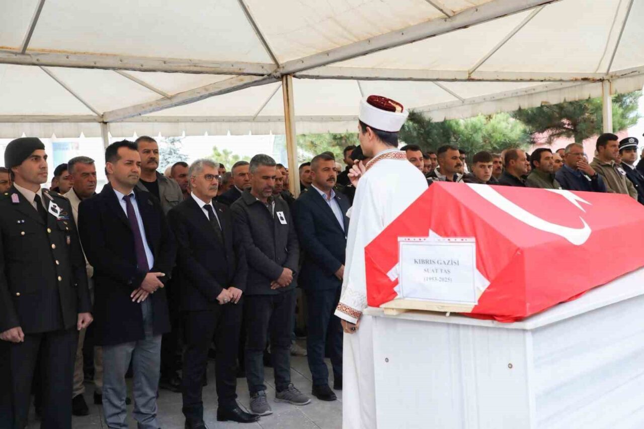 Niğde’nin Çiftlik ilçesinde vefat eden Kıbrıs Gazisi Suat Taş, düzenlenen