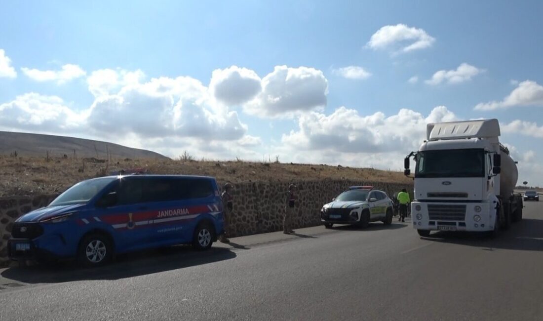 Kiliste motosiklet kazasında sürücü ve yolcu yaralandı Kilis-Gaziantep karayolunda gerçekleşen motosiklet kazasında, sürücü M.S.K. ve arkasındaki yolcu