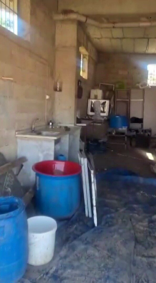 Kilis'te hijyen kurallarına aykırı nar ekşisi üreten bir imalathane üç