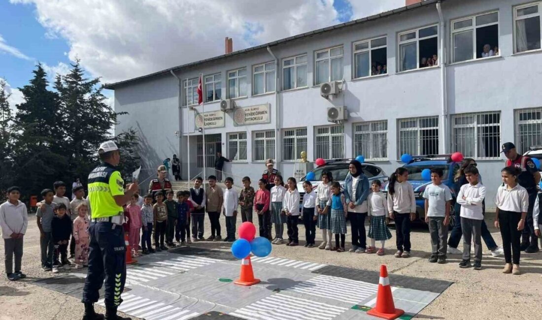Kilis'in Elbeyli ilçesinde, Trafik Jandarması Timi, Yenideğirmen Köyü İlk ve