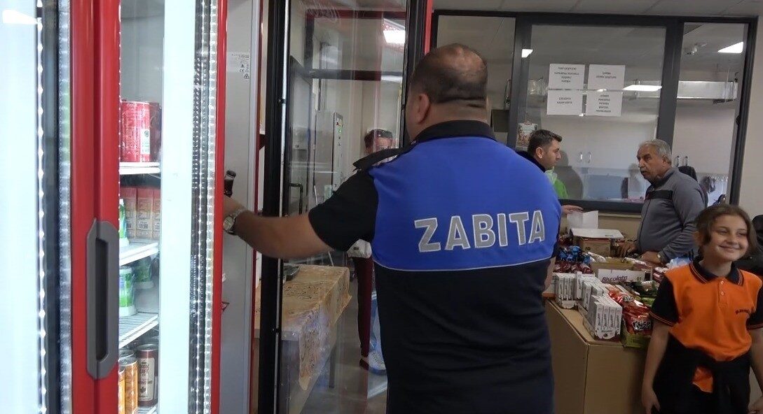 Kilis Belediyesi Zabıta Müdürlüğü, öğrencilerin sağlıklı beslenmesini desteklemek amacıyla okul