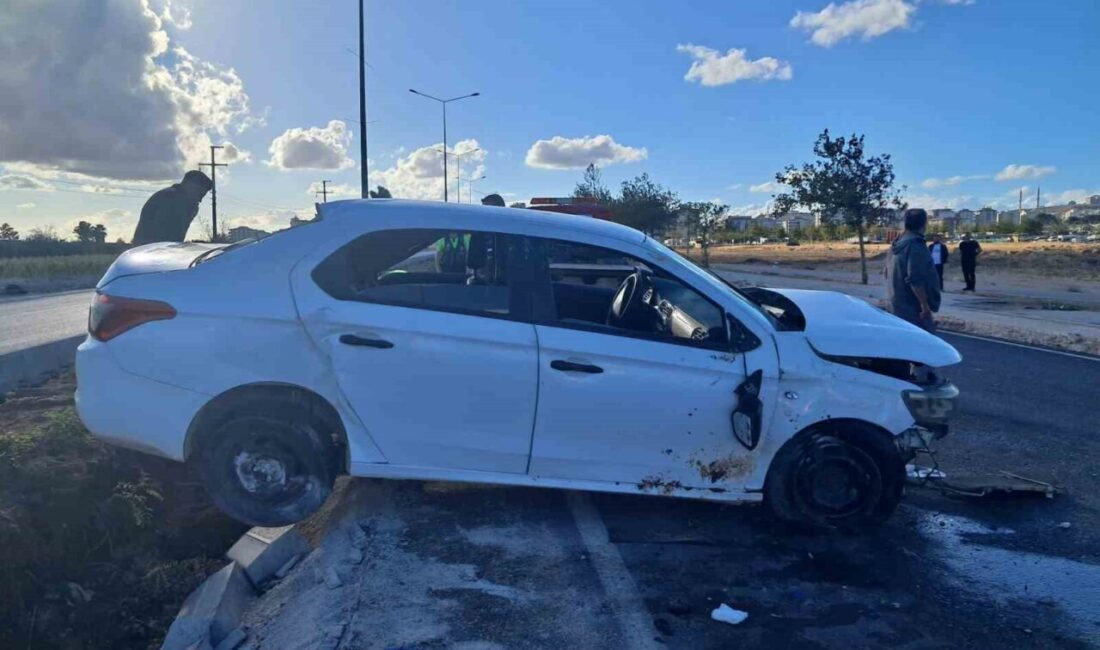 Kilis’te refüje çarpan otomobilin devrilmesi sonucu iki kişi ağır yaralandı Kilis'te Şeyh Mansur Kavşağı'nda M.E.'nin kullandığı otomobil, kontrolünü kaybederek refüje