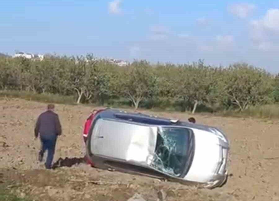 Hatay’da Tarlaya Düşen Araçta Sürücü Hafif Yaralandı Hatay'ın Kırıkhan ilçesinde tarlaya uçarak yan dönen otomobilin sürücüsü hafif