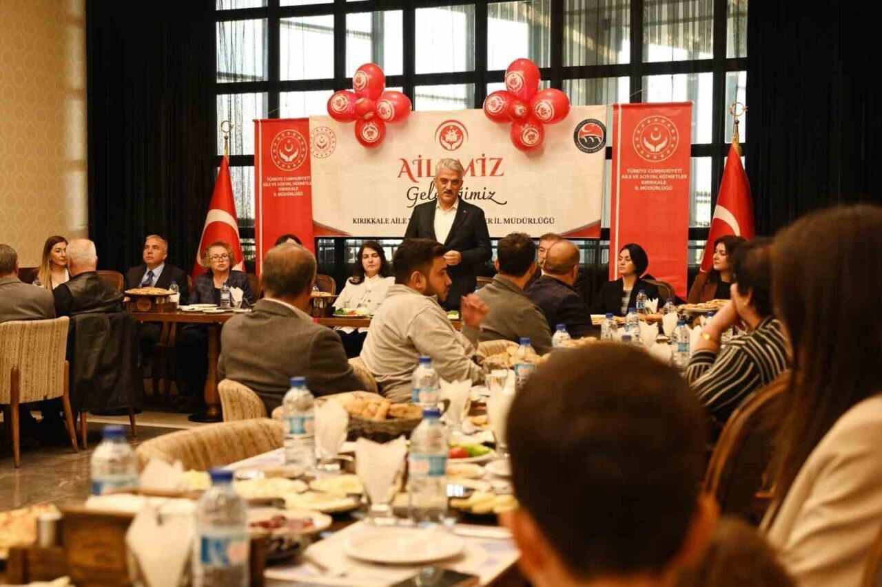 Kırıkkale'de "Aile Yılı" etkinlikleri kapsamında "Aileler Buluşması" programı düzenlendi. Vali