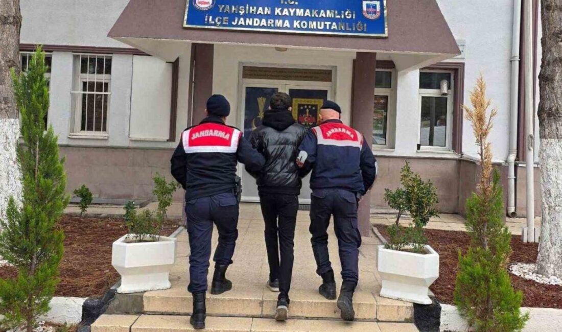 Kırıkkale’de Jandarma Ekiplerinin Operasyonu İle İki Hükümlü Yakalandı Kırıkkale'de jandarma, aranan iki hükümlüyü yakaladı. "Trafik Güvenliğini Tehlikeye Sokma