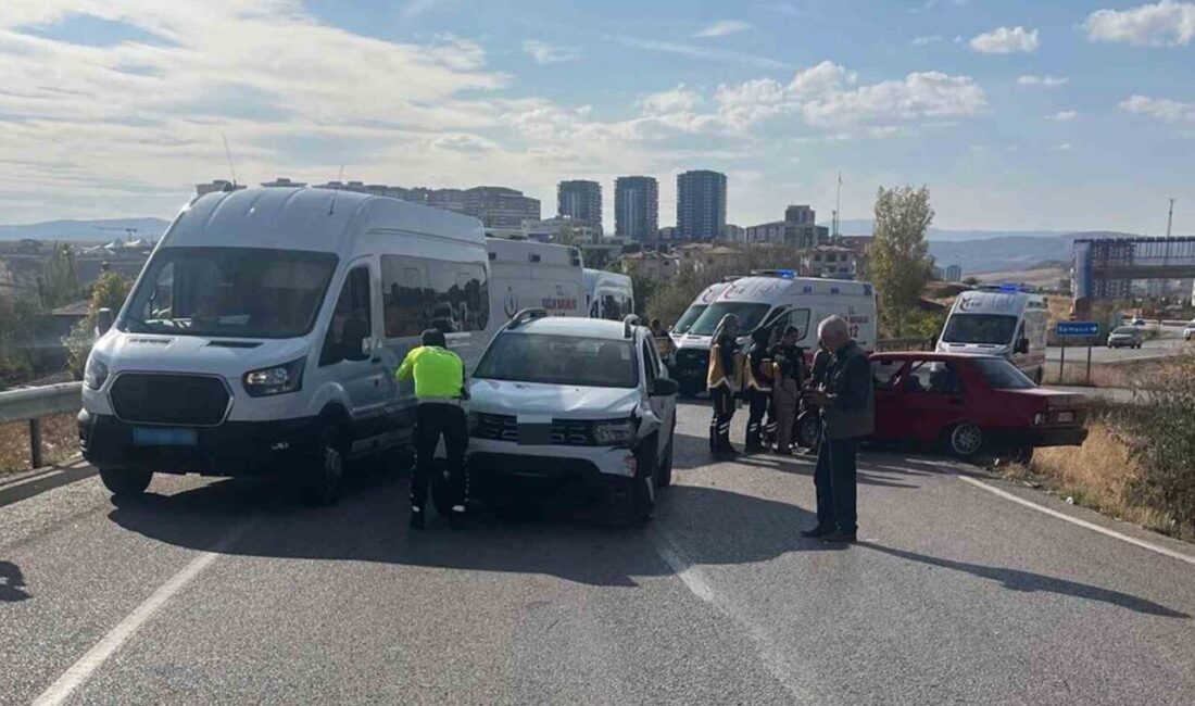 Kırıkkale’de iki aracın kafa kafaya çarpışması sonucu dört kişi yaralandı Kırıkkale'de meydana gelen kazada, S.Y. yönetimindeki otomobil, sollama yaparken E.D.