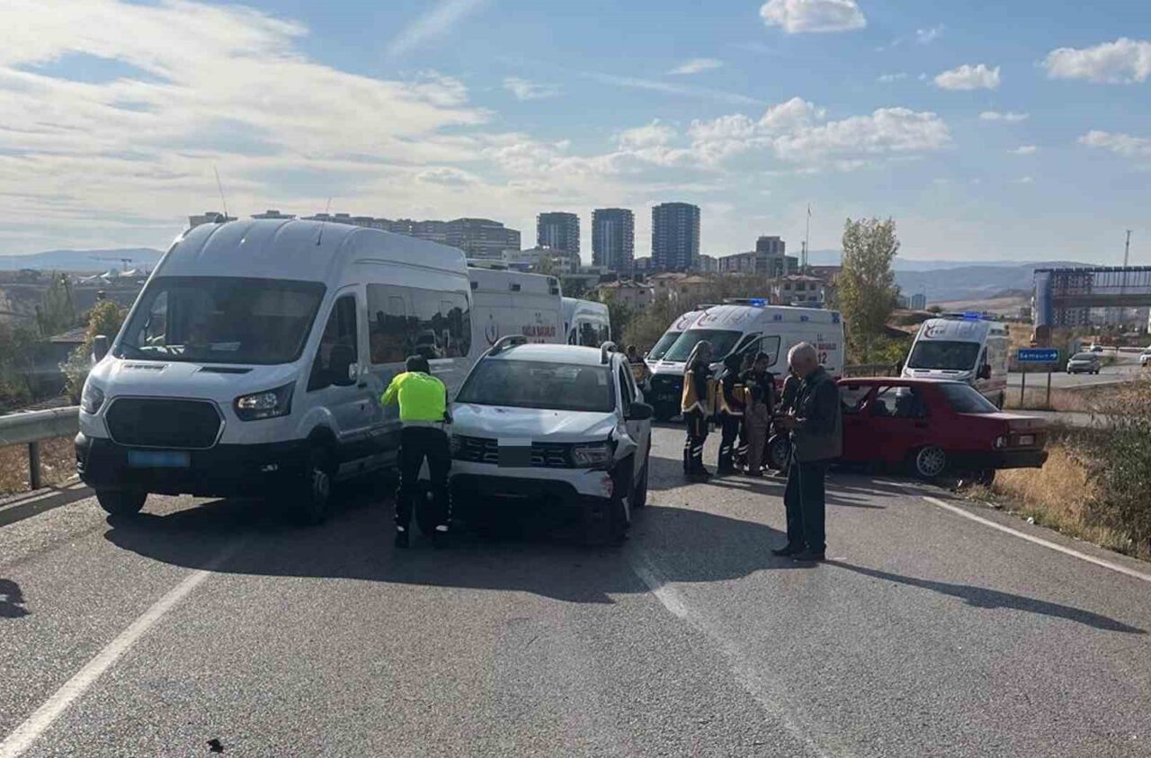 Kırıkkale'de meydana gelen kazada, S.Y. yönetimindeki otomobil, sollama yaparken E.D.