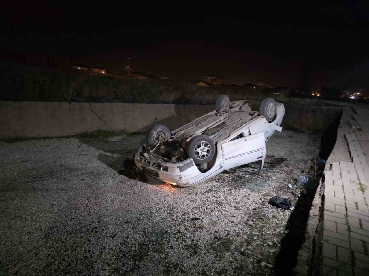 Kırıkkale'de İ.K. yönettiği otomobille seyir halindeyken direksiyon kontrolünü kaybederek takla