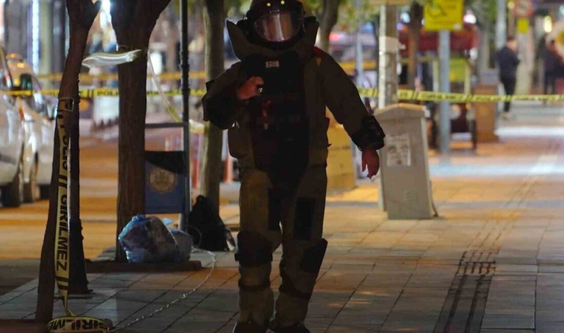 Kırıkkale’de Zafer Caddesi’nde Bırakılan Şüpheli Çanta Yeni Bir Paniğe Neden Oldu Kırıkkale’nin Zafer Caddesi'nde bırakılan şüpheli çanta yüzünden panik yaşandı. Vatandaşların