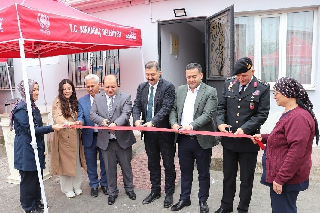 Manisa'nın Kırkağaç ilçesine bağlı Bostancı Mahallesi'nde Bostancı Sağlık Evi açıldı.