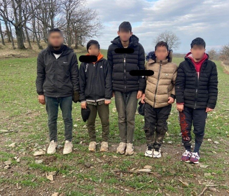 Kırklareli'nde jandarma, düzenlenen operasyonla 5 kaçak göçmeni yakaladı. Ekipler, ilgili