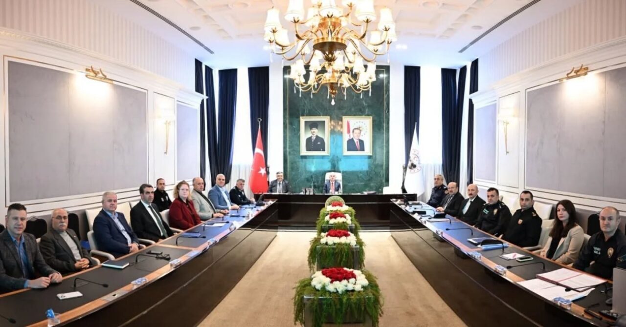 Kırklareli Valisi Uğur Turan, İl Spor Güvenlik Kurulu Toplantısı'nı yönetti.