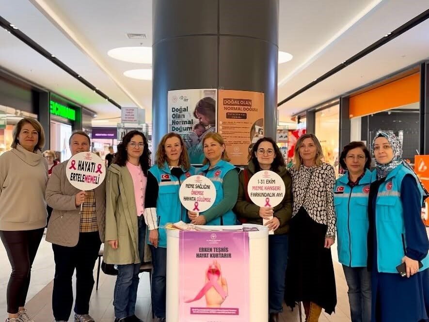 Kırklareli'nde 1-31 Ekim Meme Kanseri Farkındalık Ayı kapsamında bir alışveriş