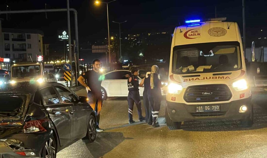 Düzce'de kırmızı ışıkta dururken kamyonun çarptığı otomobilde Aynur A. ve