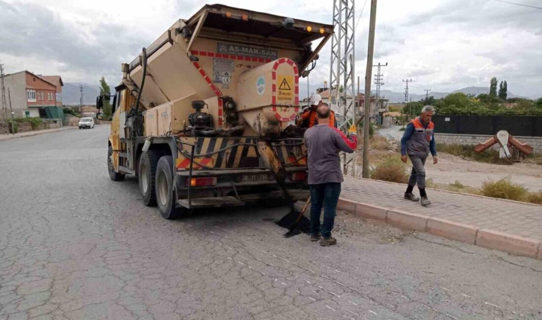 Kayseri Büyükşehir Belediyesi, kış öncesi kırsal mahalle yollarını güçlendirmek amacıyla