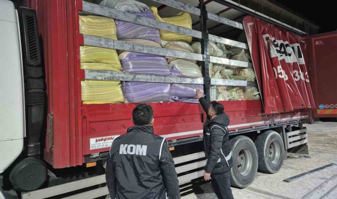 Kırşehir'de gerçekleştirilen operasyonda, polis 5 ton kaçak kıyılmış tütün ele