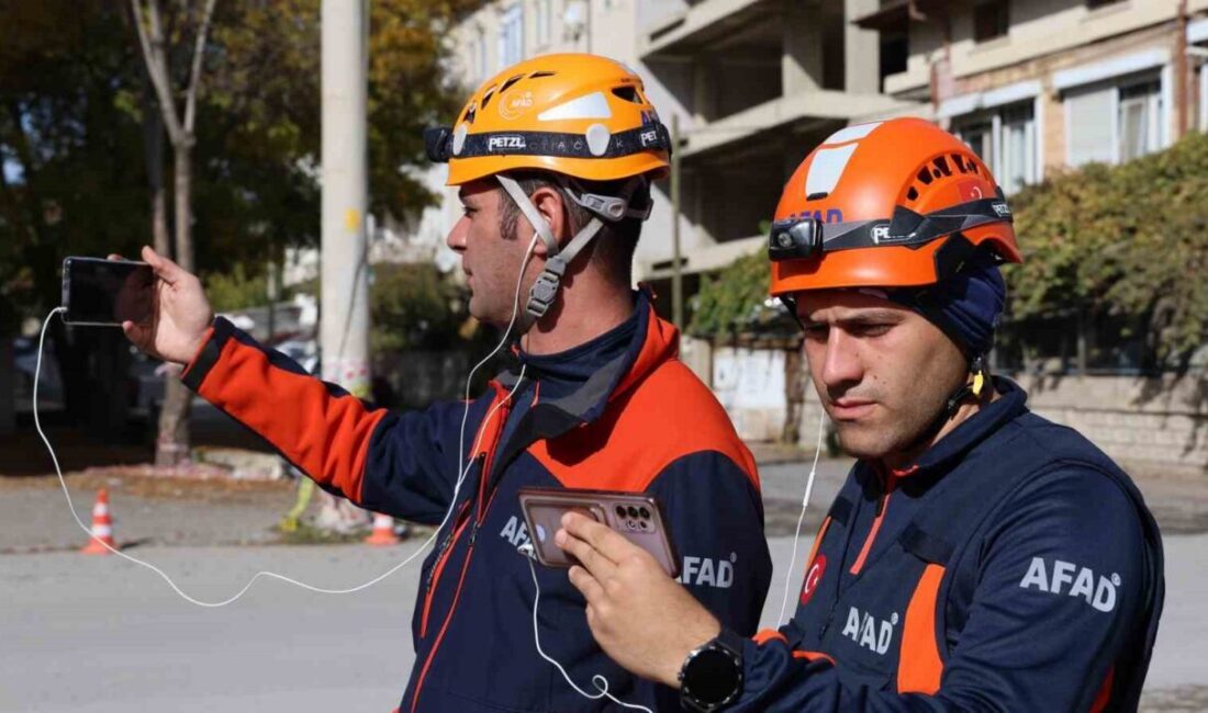 Kırşehir’de Gerçeği Aratmayan Deprem Tatbikatı Düzenlendi Kırşehir'de, AFAD öncülüğünde düzenlenen deprem tatbikatında, 6.6 büyüklüğündeki senaryolu depremin