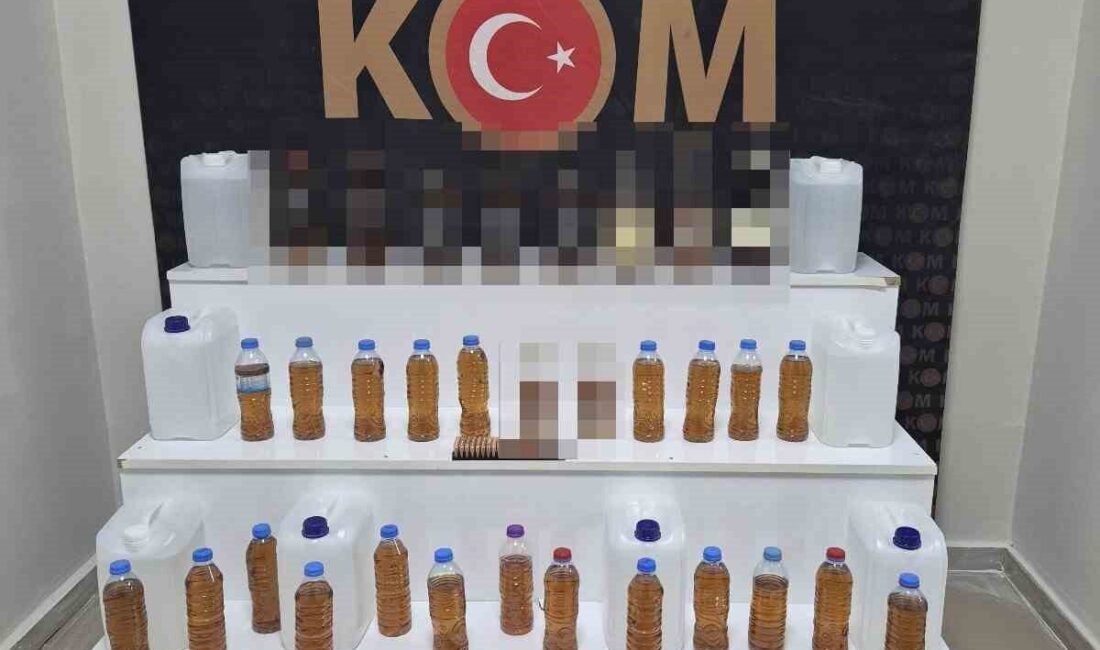 Kırşehir'de yapılan bir operasyonda Polisi KOM Şubesi, kaçak alkol imal