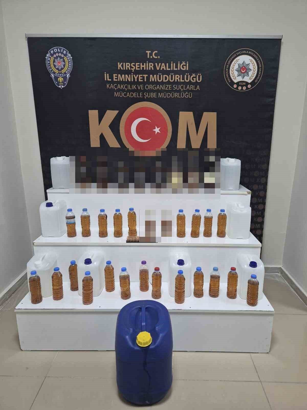 Kırşehir'de yapılan bir operasyonda Polisi KOM Şubesi, kaçak alkol imal