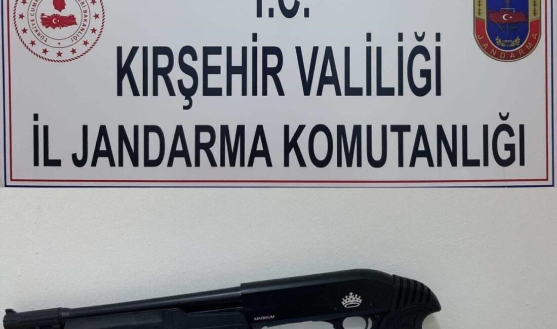Kırşehir’de Ruhsatsız Av Tüfeği Ele Geçirildi, Sürücüye Ceza Kesildi Kırşehir'de jandarma, Kızılırmak Nehri yakınındaki bir araçta yaptığı aramada ruhsatsız