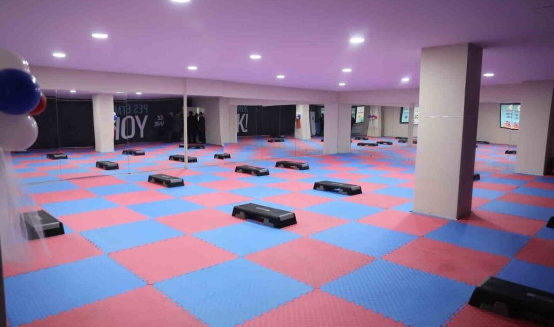 Kağıthane Belediyesi, kış dönemi için spor merkezlerinde yetişkin yüzme ve