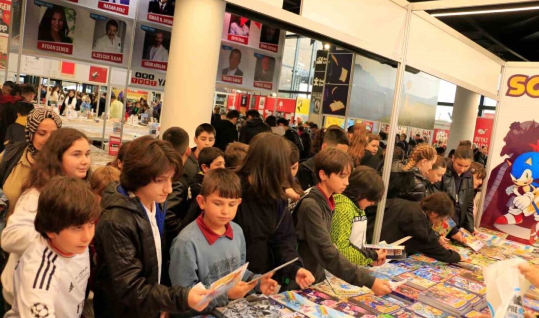 Uluslararası 15. Kocaeli Kitap Fuarı'nda çocuklar, çizgi roman stantlarına yoğun