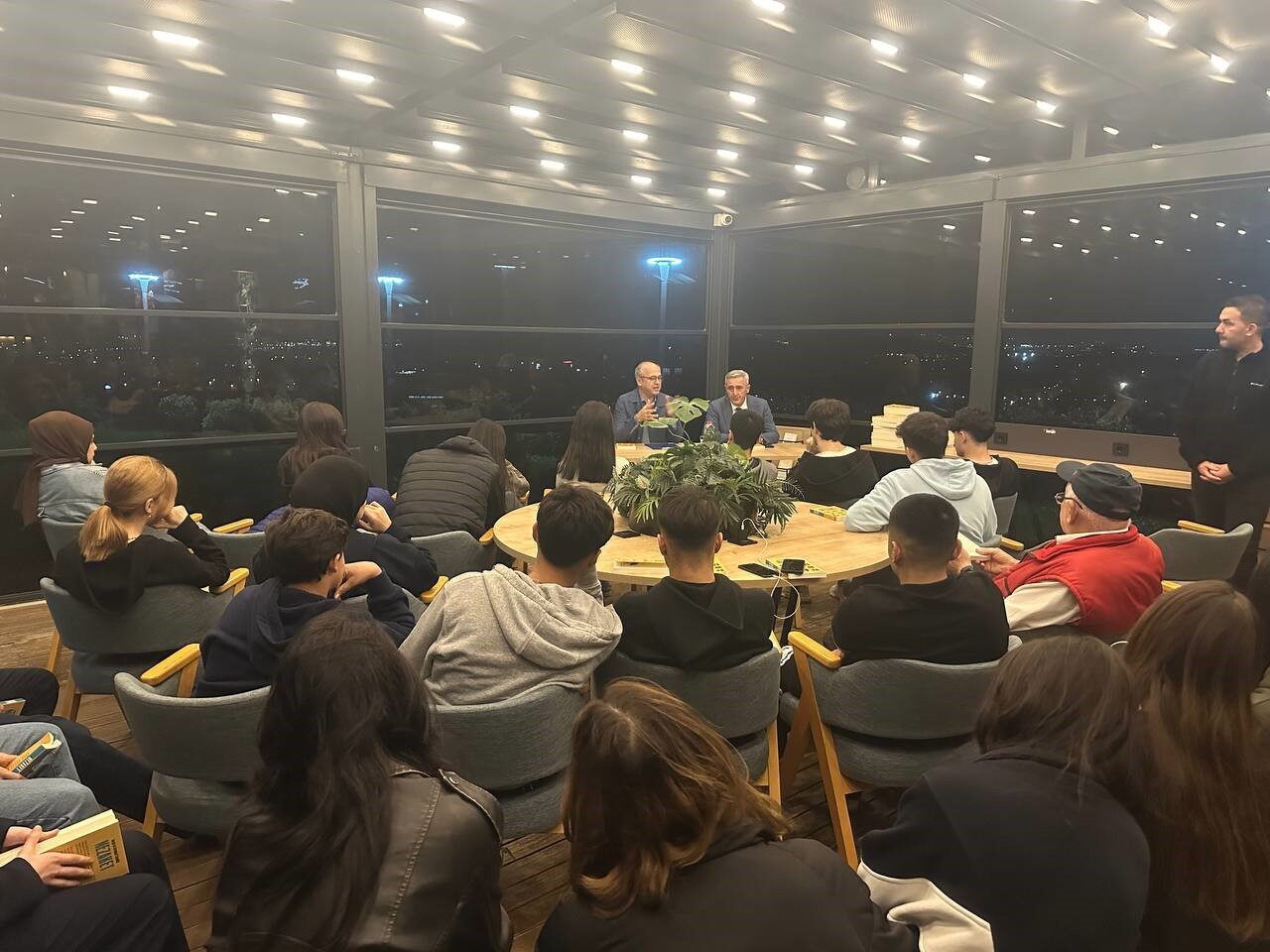 Çayırova Belediyesi, Çayırova Kitap Günleri etkinliğinin başlangıcını İdris Koç'un "Nezaket"